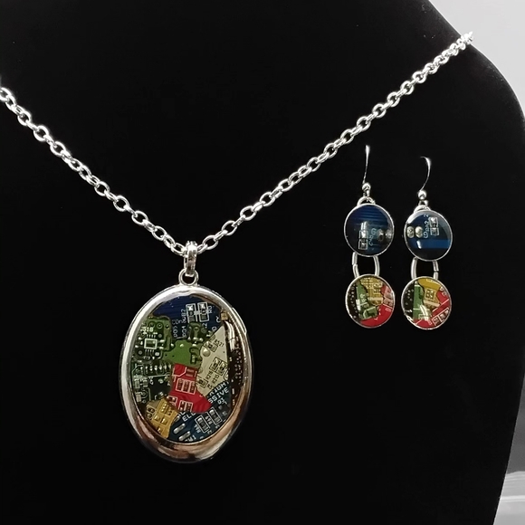 Geek Bling - Hand crafted pendant & earing set - Picture 5 of 5
